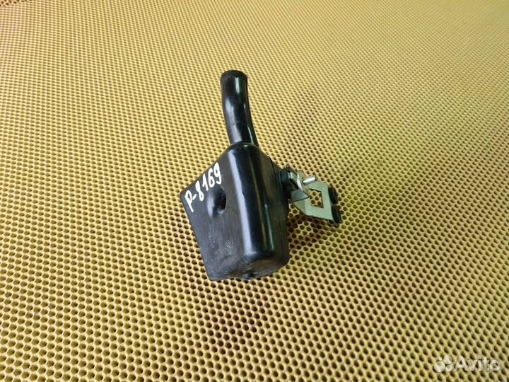 Резонатор воздушного фильтра передний левый