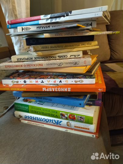 Множество книжек для детей, энциклопедии