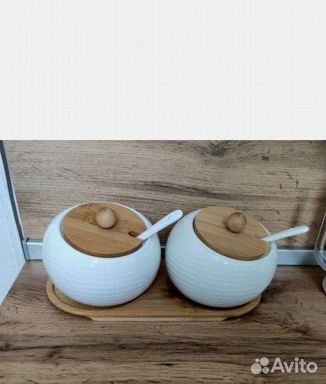 Сахарницы в наборе на бамбуковой подставке новые