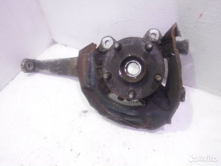 Кулак передний левый