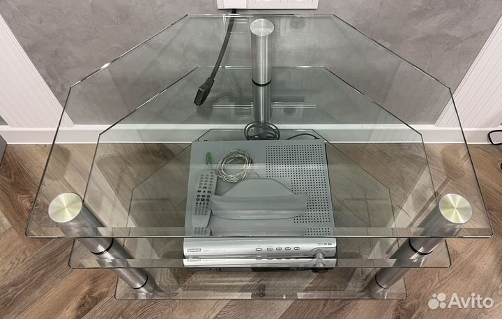 Стеклянная тумба под тв