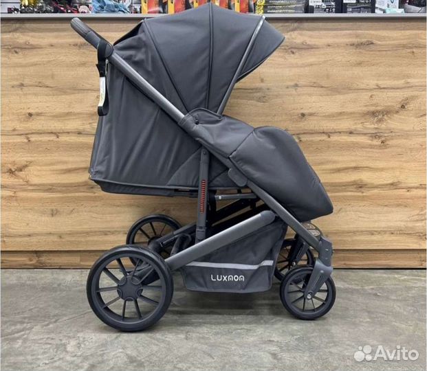 Новая всесезонная коляска Luxmom 790 серый цвет