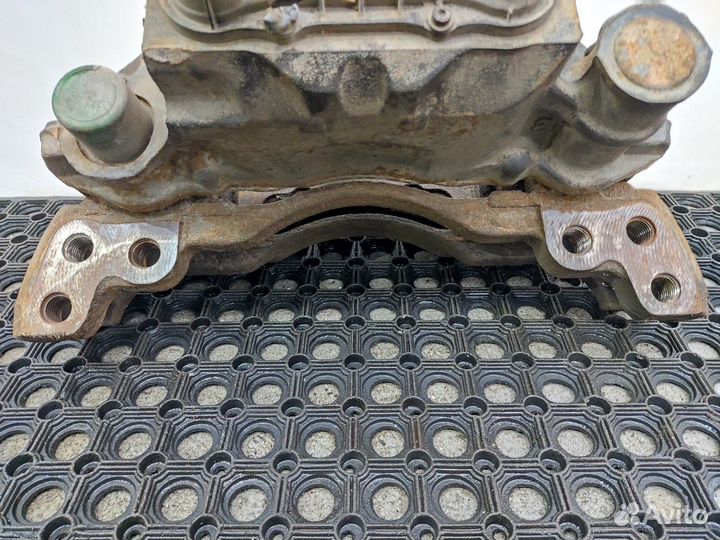 1658010 Суппорт передний правый