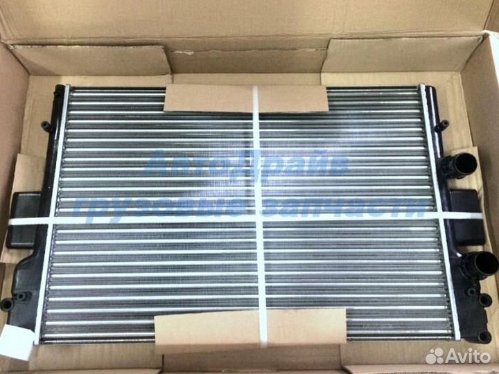 Радиатор Ивеко Дейли 504152996