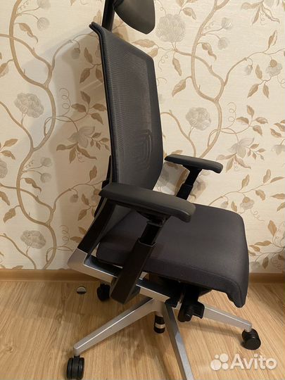 Офисное кресло