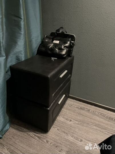 Тумба прикроватная кожаная