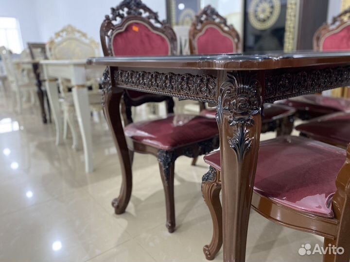 Стол и стулья