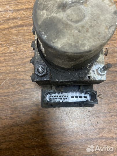 Блок ABS насос Hyundai Elantra 4 HD 1.6 G4FC 06-11