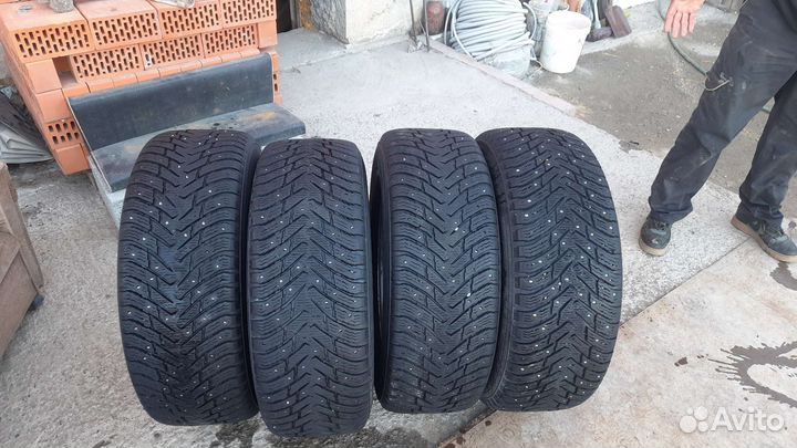 Nokian Tyres Hakkapeliitta 8 SUV 265/65 R17
