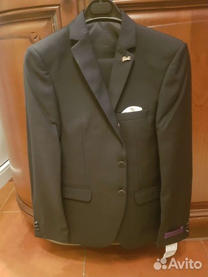 Костюм новый 140-146