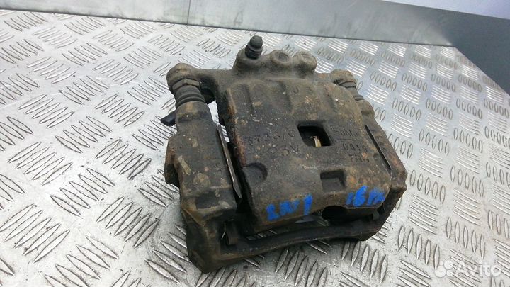 Суппорт передний правый Ford Fiesta 6 2009