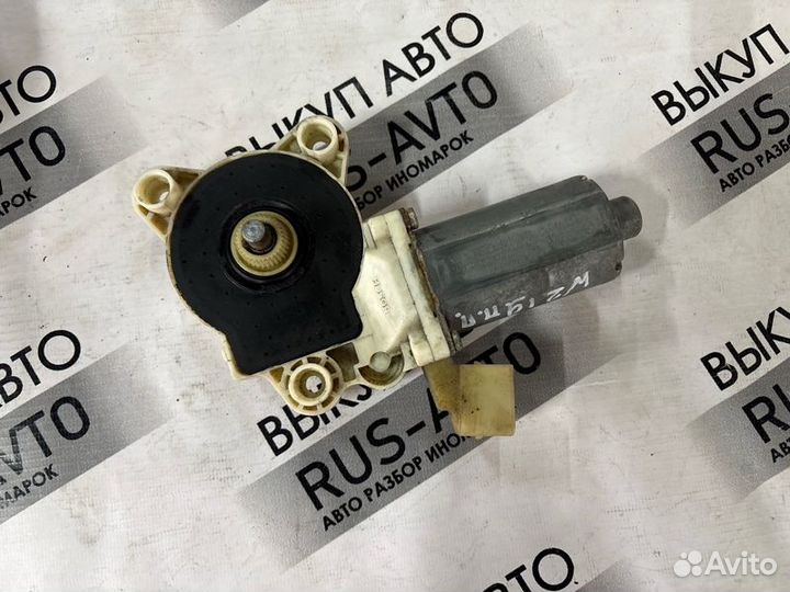 Моторчик стеклоподъемника передний правый Mercedes