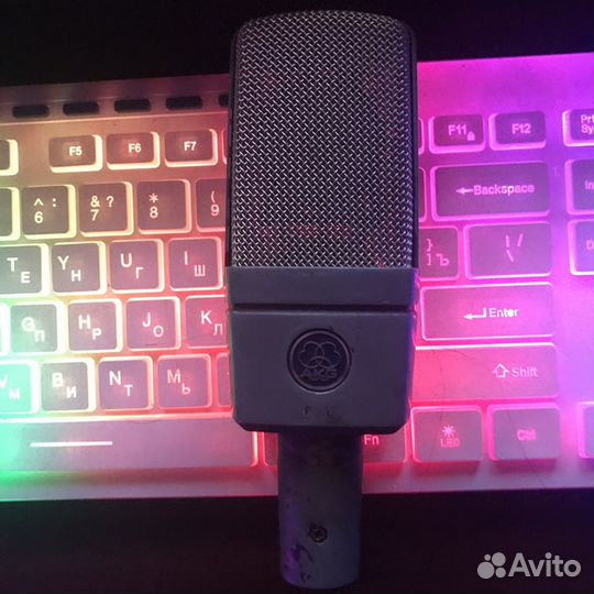 Студийный микрофон AKG c 214