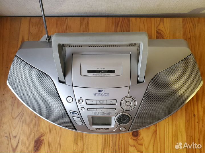 Продам магнитолу Panasonic Cobra