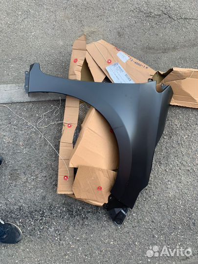 Новое переднее крыло на Toyota Corolla