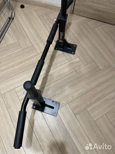 Турник настенный