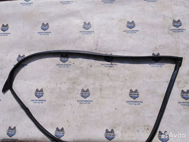 Уплотнитель двери передний правый Mazda 3 BL