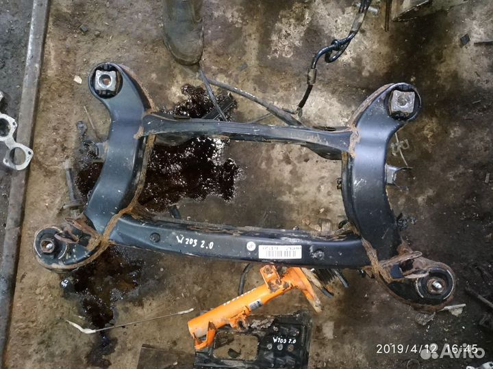 Балка задняя для Mercedes Benz W203 2000-2006