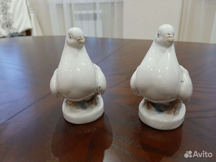 Фарфоровая статуэтка голубь