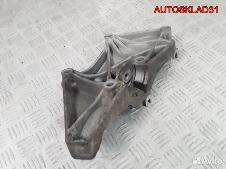 Кронштейн генератора Renault Megane 2 8200100148