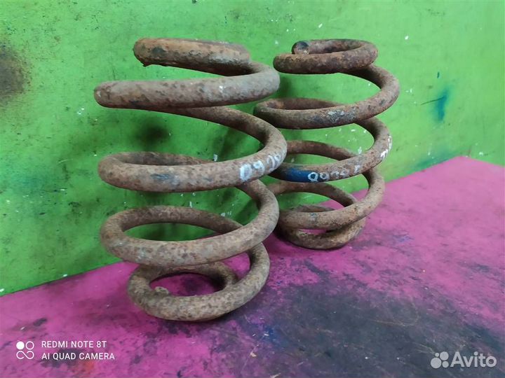 Пружина задняя левая правая 2шт VW Transporter T4