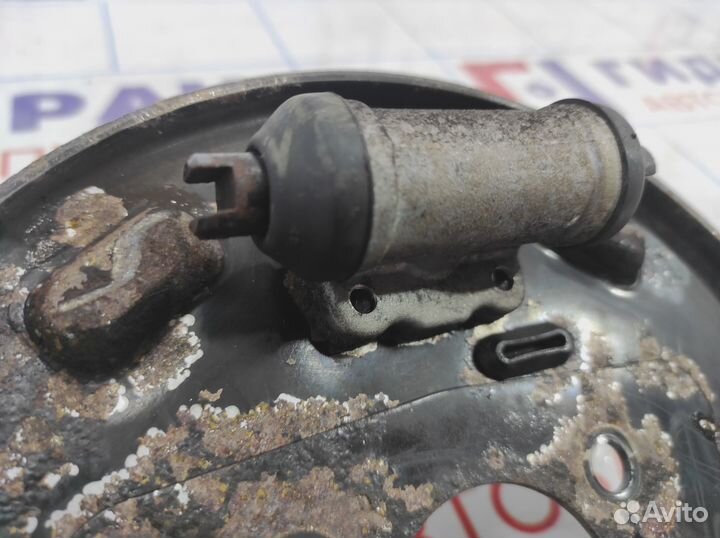 Щит опорный задний левый Nissan Almera Classic (B10) 44030-95F0B