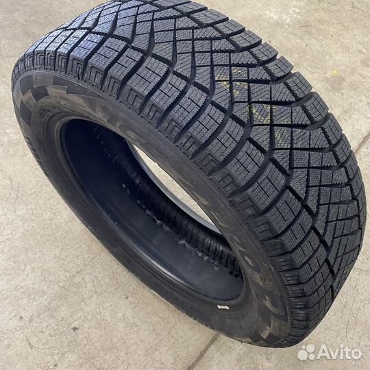 Pirelli Ice Zero FR 245/40 R18 97H