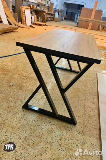 Стол обеденный в стиле лофт