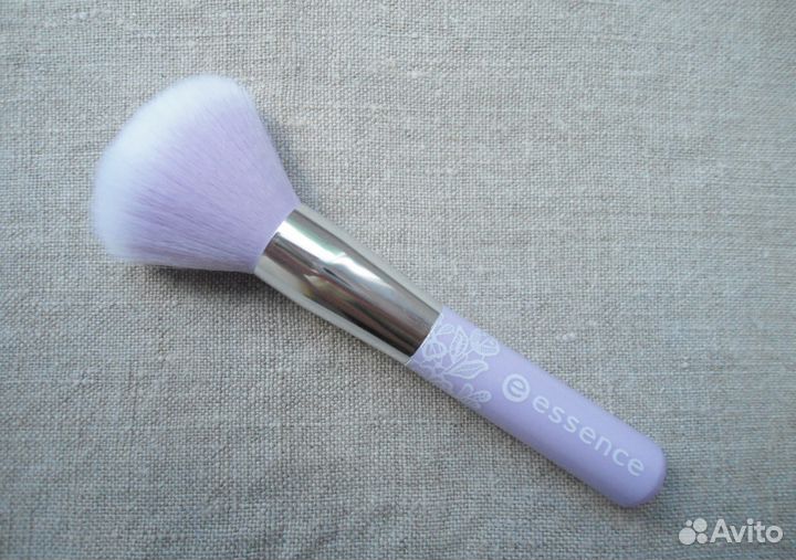 Кисть essence