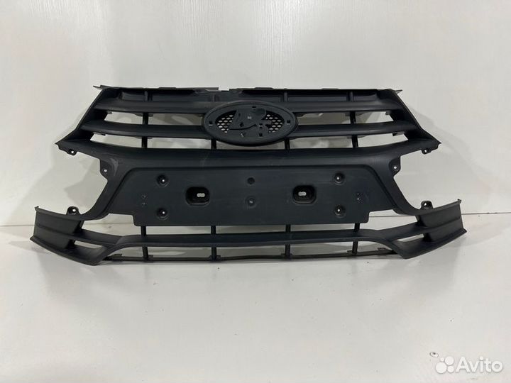 Решетка радиатора передняя LADA Granta 2018