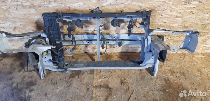 Рамка радиатора Toyota Isis (XM10) I рестайлинг (2