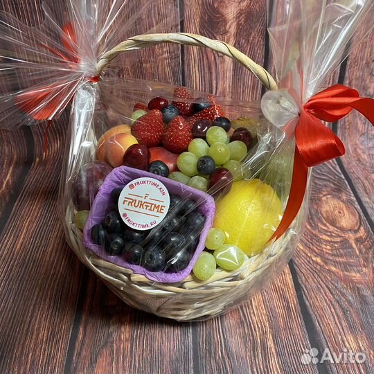 Фруктовая корзина на подарок