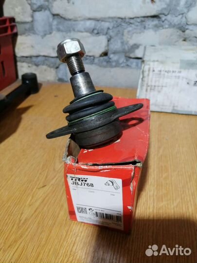 Опора шаровая BMW X3 e83 e83n TRW JBJ 768
