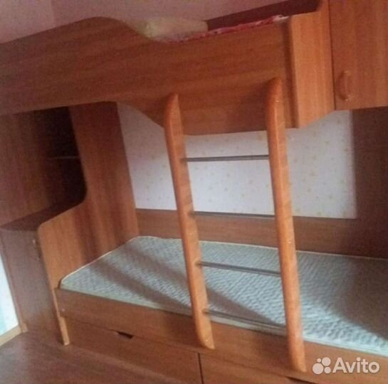 Двухъярусная кровать