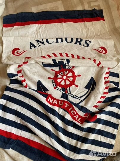 Полотенца и подушка