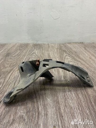 Крепление бампера заднее правое Opel Astra H