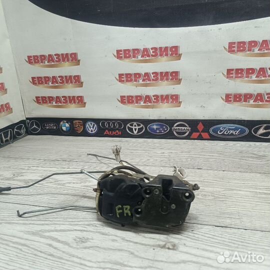 Замок двери передний правый Suzuki Cultus G16A