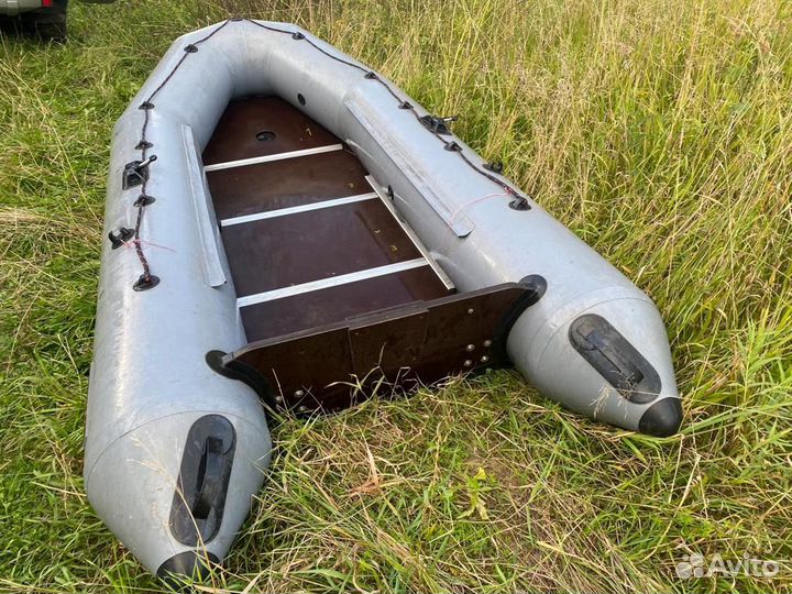Лодка с мотором