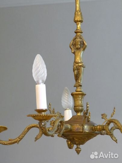 Старинная люстра с путти. Италия