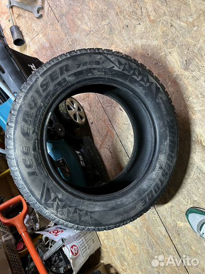 Bridgestone Ice Cruiser 7000 215/60 R16