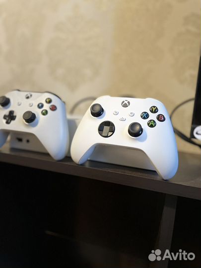 Xbox series s, два геймпада