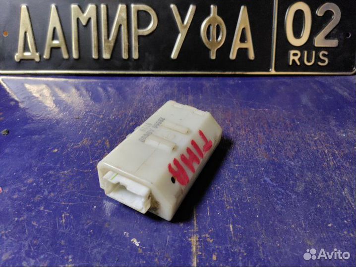 Блок управления центральным замком Nissan Tino