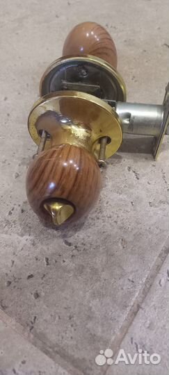 Дверная ручка с замком