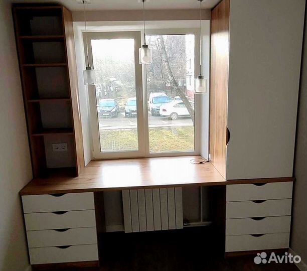 Рабочая зона в углу у окна