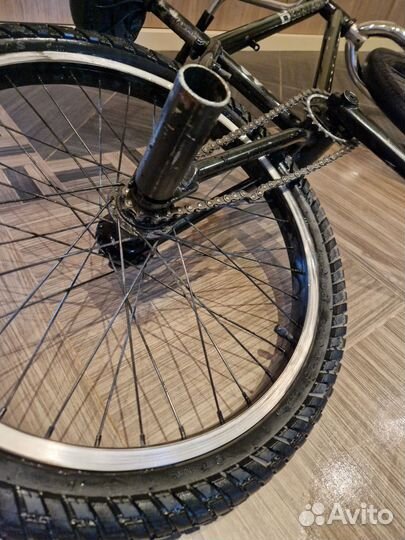 Трюковой велосипед BMX