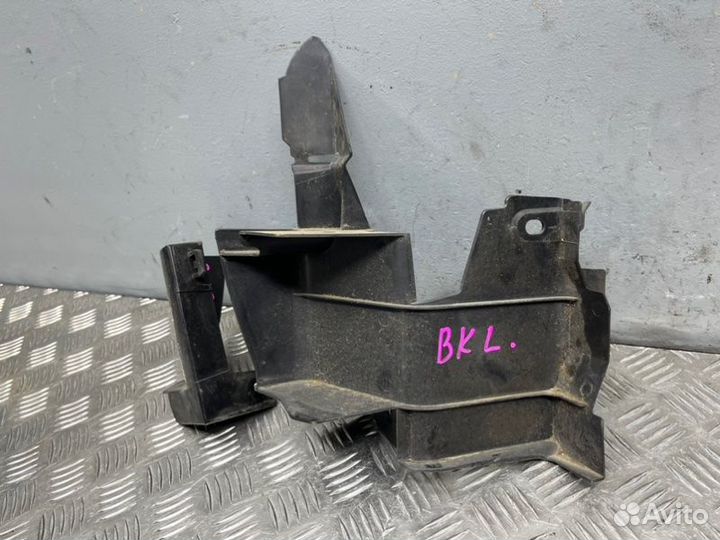 Дефлектор радиатора Mazda 3 BK