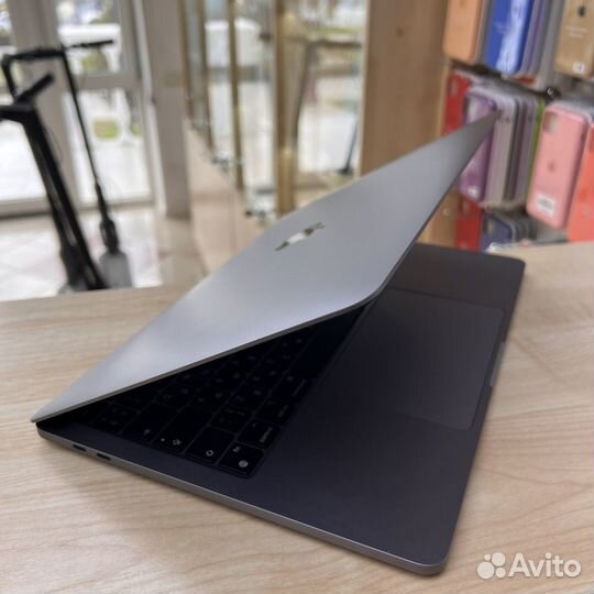 Ноутбук apple MacBook Pro 13 M1 (2020) 8/256Gb