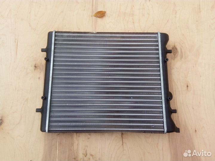 VW bora 98/golf IV 97- toledo радиатор охлаждения