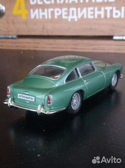 Aston Martin модель 1:43