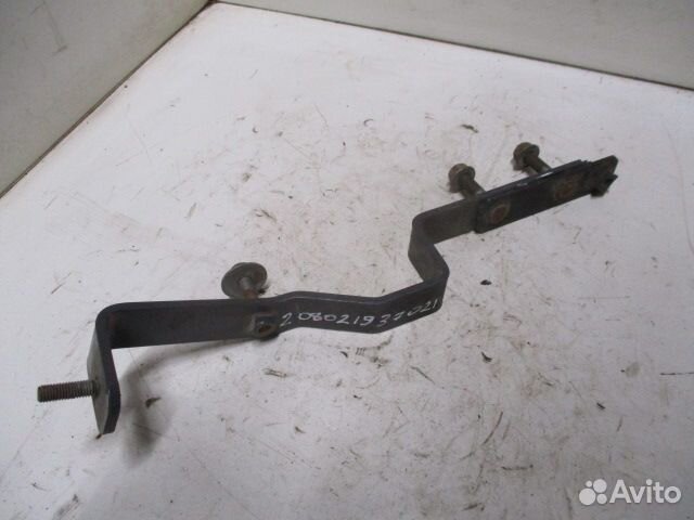 Кронштейн шумоизоляции правый renault 7421015933